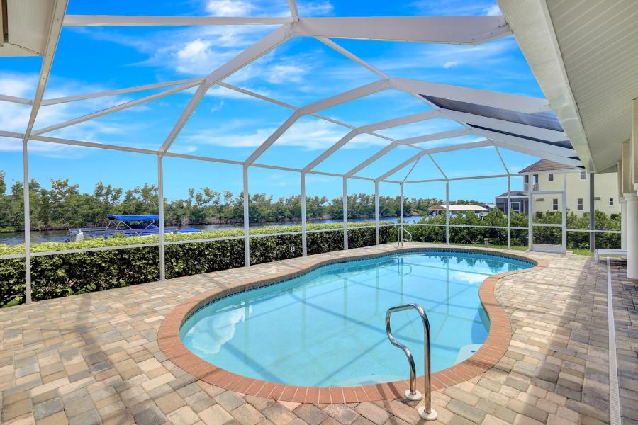 2624 El Dorado Pkwy W, Cape Coral, FL 33914 (34)